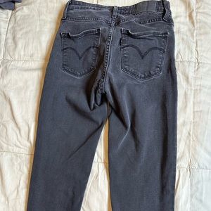 Black Levi’s 721 High Rise Skinny Size 25